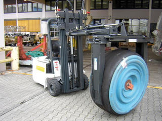 The KAUP Mini Drum Tipping Clamp T405/130 on duty.