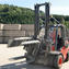 The KAUP Pallet Turnover Clamp T451W on duty.